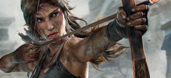 Lara Croft spöar Nathan Drake med ögonbindel och ena handen bakom ryggen. 