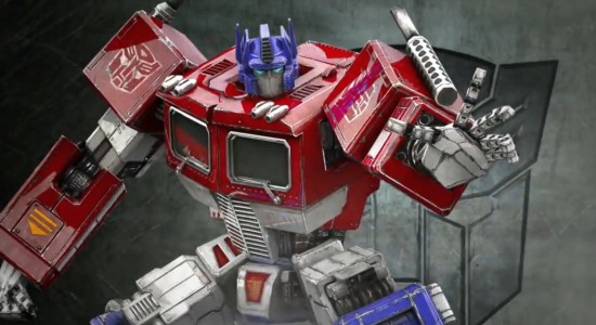 Optimus Prime viftar avvärjande när han tillfrågas om detta är ett bra spel.